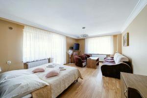 Superior Triple Room room in Stratos