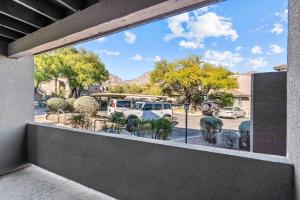 Tucson The Greens! 3br APT w Pool & Spa