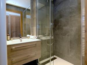 Chalet dException au Cœur de Courchevel Le Praz avec Sauna - FR-1-575-149