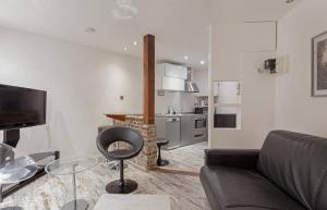 Modern 2BD Apartment 14 mins to the Eiffel Tower