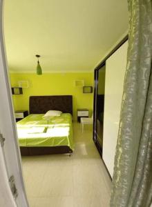 Двухэтажный дом Людмилы с тремя спальнями и кухней, в Чакви, в 300 метрах от моря