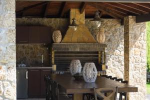 Villa Black White Dassia