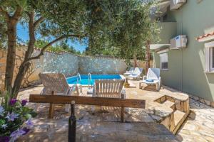 House for 8 people very close to the beach