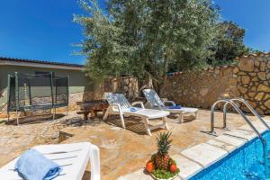 House for 8 people very close to the beach