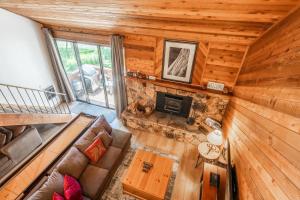 Snowflower #79 - Updated 2 Bedroom & Loft, 3 Bath, Sleeps 8, Steps away from Free Town Shuttle