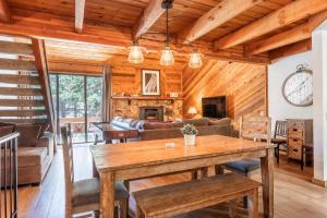 Snowflower #79 - Updated 2 Bedroom & Loft, 3 Bath, Sleeps 8, Steps away from Free Town Shuttle