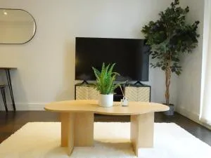 SereneAura Hideaway - Balcony, 2 Free Parking & Sleeps 4 - Burghfield SereneAura Hideaway - Balcony, 2 Free Parking & Sleeps 4 - Burghfield