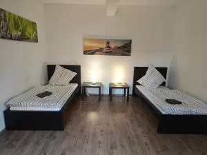 Work and Stay Selfkant Ganzes Haus 10 Zimmer, 18 Betten,5 Badezimmer,2 Küchen, Terrasse, 380 Qm, 3 Etagen - Jabeek