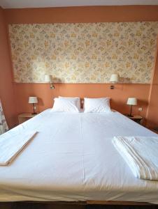 Okeania Seafront Rooms in Kamena Vourla