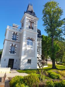 Appartements Appart dans petit chateau en centre ville : photos des chambres