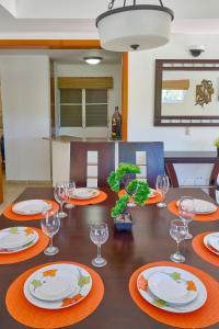 Comfy Spacious Villa W- Pool, Jacuzzi, Bbq