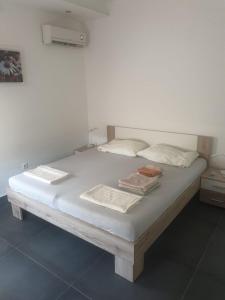 Studio apartment with free parking and no balcony but terase in front of the house