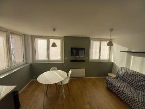 Appartements Joli studio a 5mn du centre-ville avec parking prive : photos des chambres