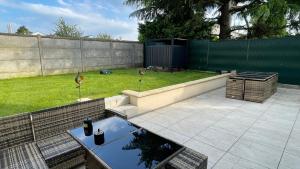 Maisons d'hotes Chambre Evasion - SDB WC Privatif - Entree autonome - Grande TV NETFLIX : photos des chambres