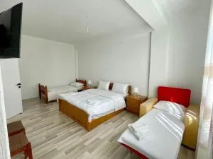 Holiday Apartment - Starovë