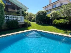 Exclusiva casa con piscina en la mejor zona de Vigo - Oya