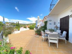 Apartments by the sea Maslinica, Solta - 772 