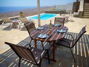 Cosy villa with infinity pool and amazing view