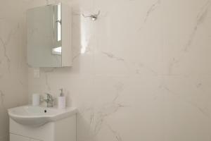 Agathas central bright modern luxury apartment-2