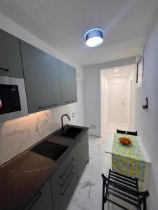 Old Port la Marina - Luna