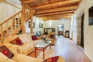 Traditional Stone House Rafael - Nípos