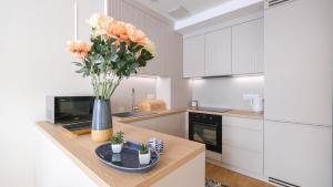 Luxury apartment Free parking - by Hosty