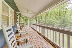 Secluded Cabin with Porch - 7 Miles to Lake Chatuge! - Hayesville