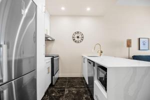 Luxurious DownTown Suite