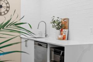 Downtown 2BR Suite