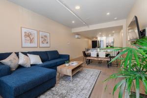 2BR Downtown Suite with Balcony