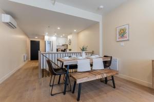 2BR Downtown Suite with Balcony