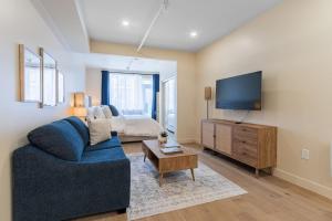 DownTown King Suite with Balcony