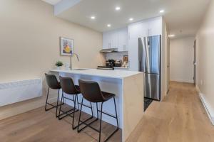 DownTown King Suite with Balcony