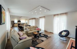 Beautiful Home In Poljica Imotska 