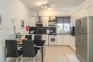 Elegant & Central Two Bedroom Flat