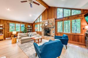 Creek Access and Deck Family Pocono Pines Cottage