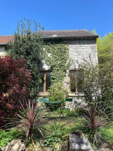 Maisons de vacances Charmante dependance avec jardin : photos des chambres