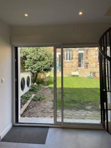 Charmante dépendance avec jardin