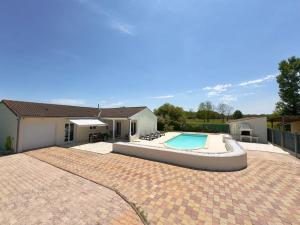 Maisons de vacances Maison chaleureuse avec piscine : photos des chambres