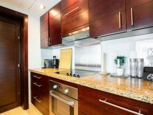 Spacious 2BR in Downtown in High Floor