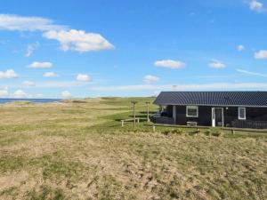 Family Holiday Home by North Sea