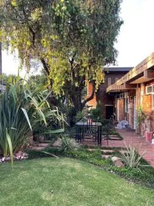 Red Cascade - Luxury 4 bedrooms -solar and aircons - Pelindaba