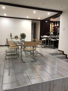 Red Cascade - Luxury 4 bedrooms -solar and aircons