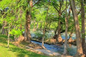 WW B202 Landmark Lodge