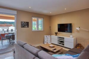 Family-friendly apartments with swimming pool Vinisce, Trogir - 22873