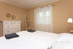 Family-friendly apartments with swimming pool Vinisce, Trogir - 22873