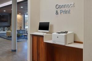 Fairfield Inn & Suites Locust Grove I-75 South