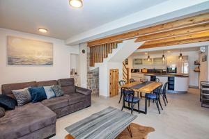 Family friendly house with a swimming pool Murter - 23203