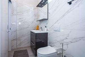 Family friendly house with a swimming pool Murter - 23203