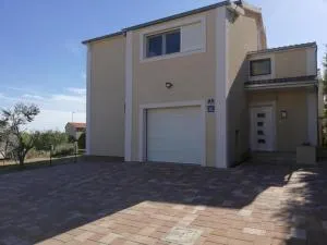 Apartments for families with children Kastel Stafilic, Kastela - 23058 - 卡斯特罗诺维